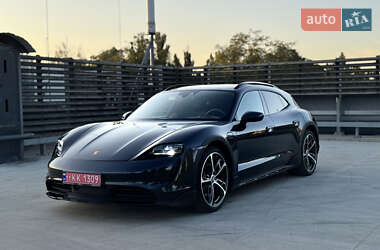 Седан Porsche Taycan 2022 в 
