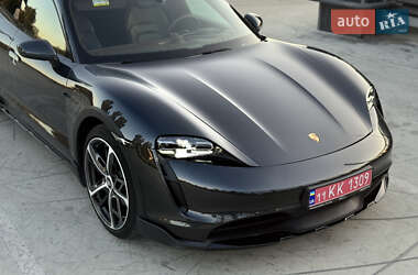 Седан Porsche Taycan 2022 в 