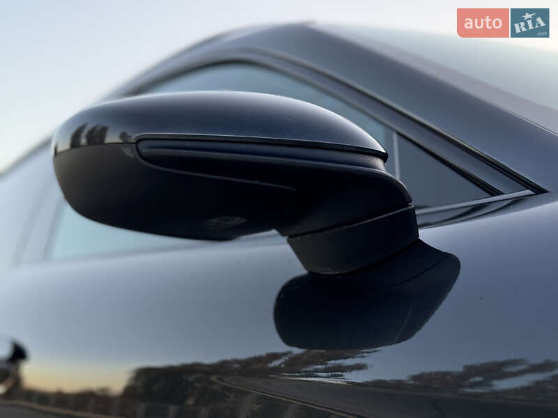 Седан Porsche Taycan 2022 в Киеве