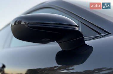 Седан Porsche Taycan 2022 в 