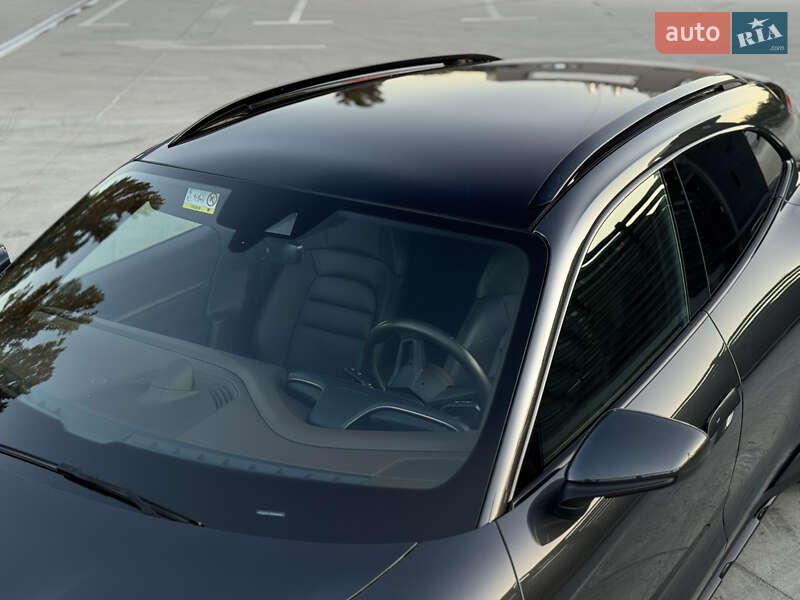 Седан Porsche Taycan 2022 в Киеве