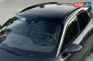 Седан Porsche Taycan 2022 в 
