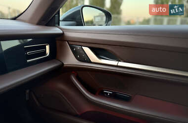 Седан Porsche Taycan 2022 в 