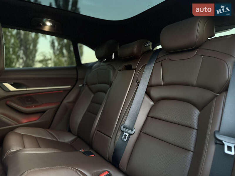 Седан Porsche Taycan 2022 в Киеве