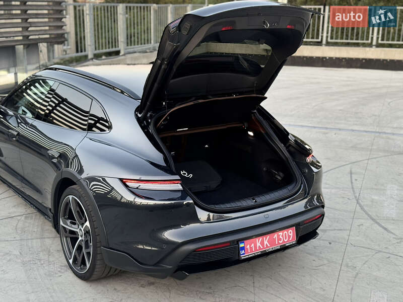 Седан Porsche Taycan 2022 в Киеве