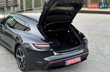 Седан Porsche Taycan 2022 в 