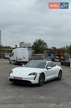 Седан Porsche Taycan 2020 в 