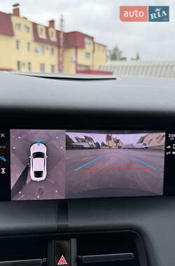 Седан Porsche Taycan 2020 в 