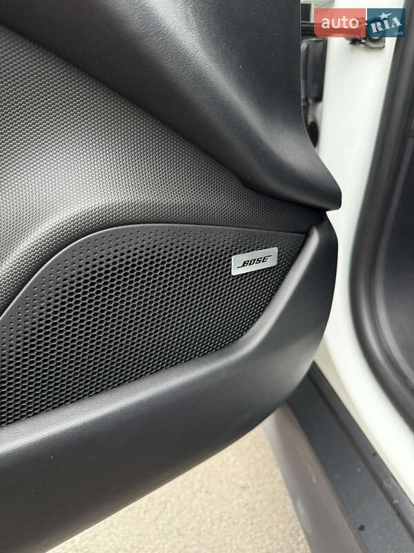 Седан Porsche Taycan 2020 в Луцке фото 23 Седан Porsche Taycan 2020 в Луцке