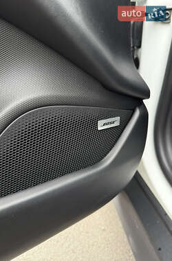 Седан Porsche Taycan 2020 в 
