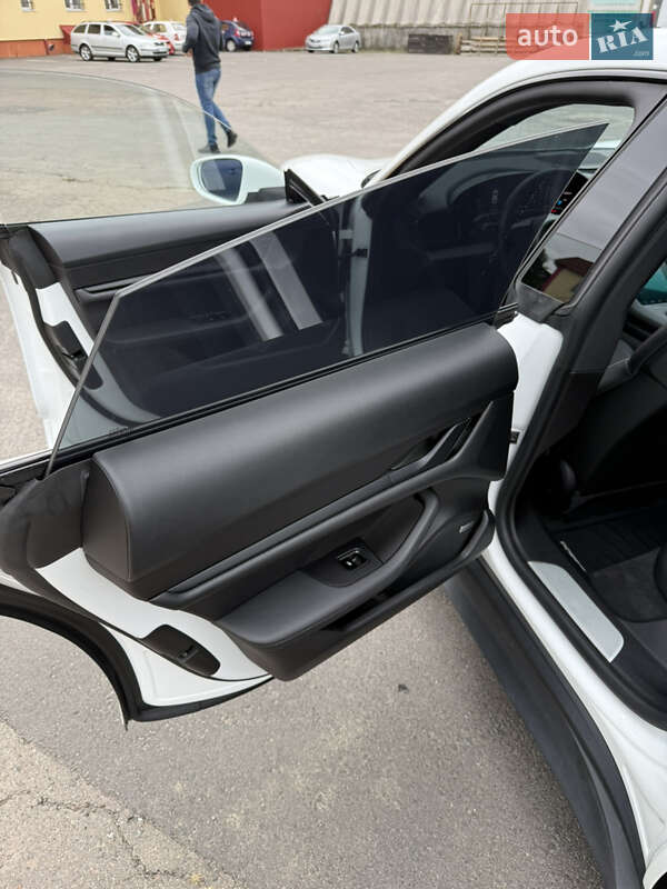 Седан Porsche Taycan 2020 в Луцке фото 25 Седан Porsche Taycan 2020 в Луцке