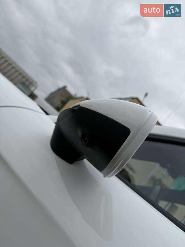 Седан Porsche Taycan 2020 в Луцке