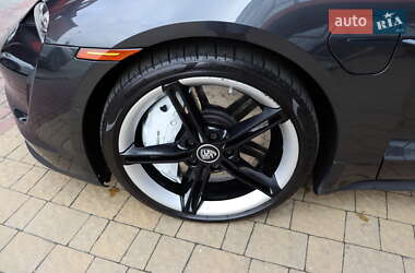 Седан Porsche Taycan 2020 в 