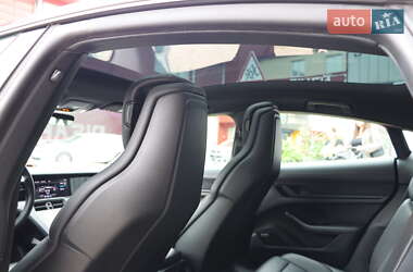 Седан Porsche Taycan 2020 в 