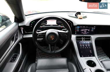 Седан Porsche Taycan 2020 в 