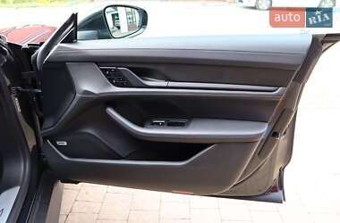 Седан Porsche Taycan 2020 в 