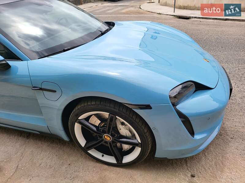 Седан Porsche Taycan 2020 в Киеве