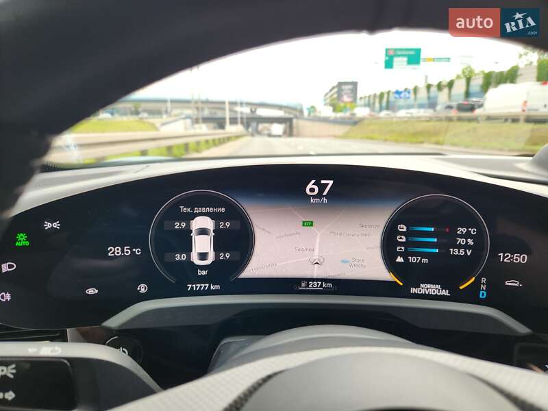 Седан Porsche Taycan 2020 в Киеве