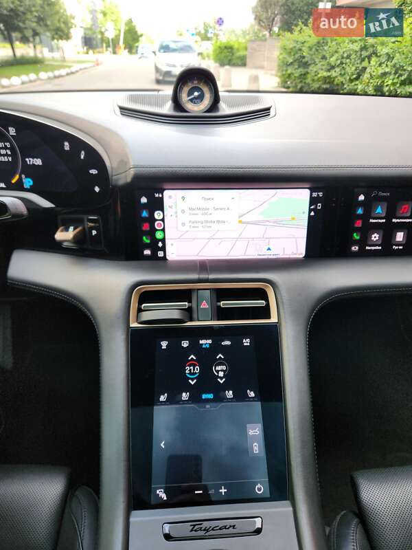 Седан Porsche Taycan 2020 в Киеве