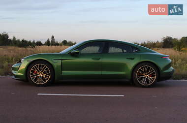 Седан Porsche Taycan 2020 в 