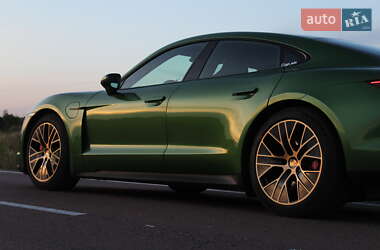 Седан Porsche Taycan 2020 в 