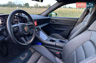 Седан Porsche Taycan 2020 в 