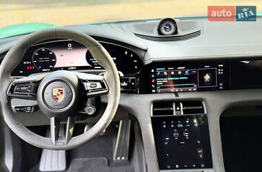 Седан Porsche Taycan 2023 в 