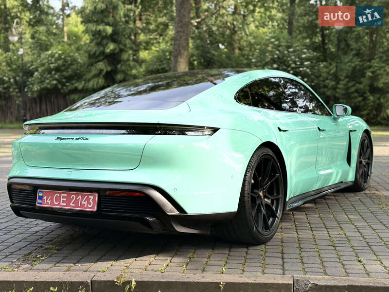 Седан Porsche Taycan 2023 в Львове