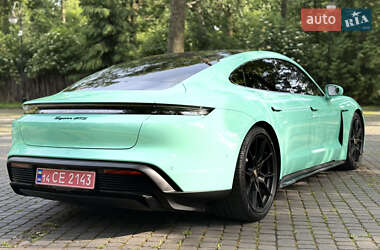 Седан Porsche Taycan 2023 в 