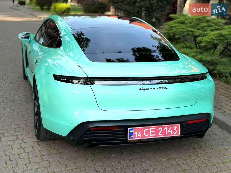 Седан Porsche Taycan 2023 в Львове
