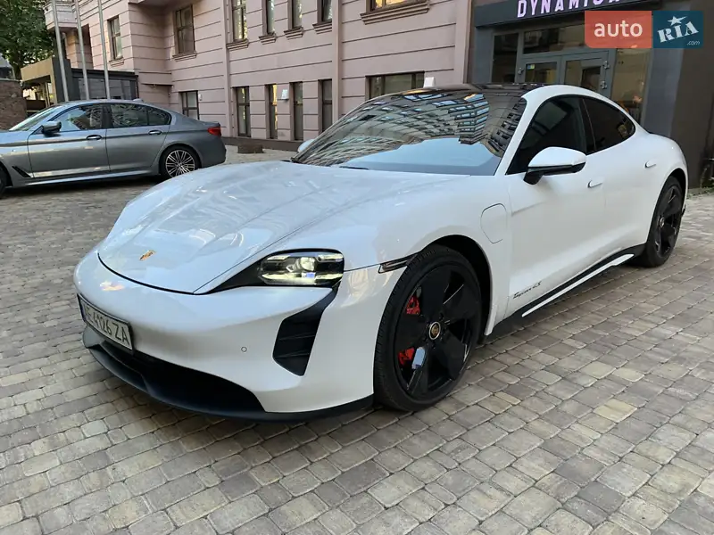 Porsche Taycan 2021