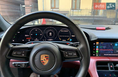 Седан Porsche Taycan 2021 в 
