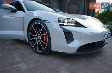 Седан Porsche Taycan 2022 в 