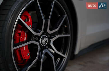 Седан Porsche Taycan 2022 в 