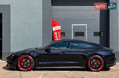 Седан Porsche Taycan 2020 в 