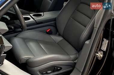 Седан Porsche Taycan 2020 в 