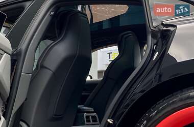 Седан Porsche Taycan 2020 в 