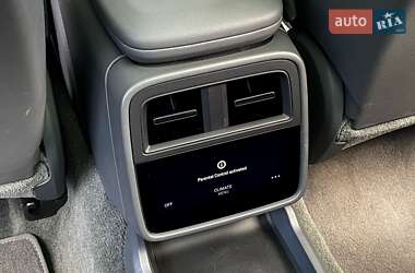 Седан Porsche Taycan 2020 в 