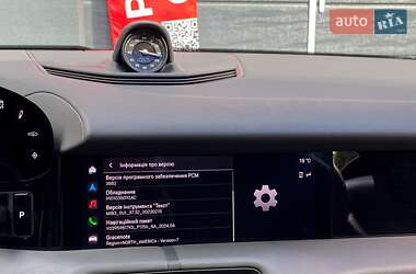 Седан Porsche Taycan 2020 в 