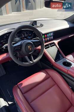 Седан Porsche Taycan 2023 в 