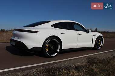 Седан Porsche Taycan 2020 в 