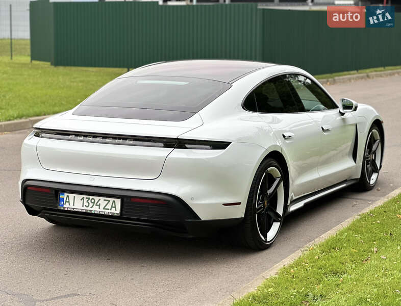 Седан Porsche Taycan 2021 в Києві