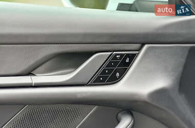 Седан Porsche Taycan 2021 в 