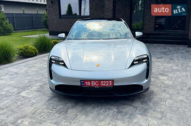 Седан Porsche Taycan 2021 в 