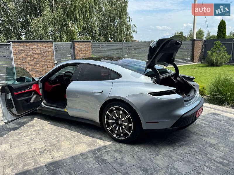 Седан Porsche Taycan 2021 в Луцьку