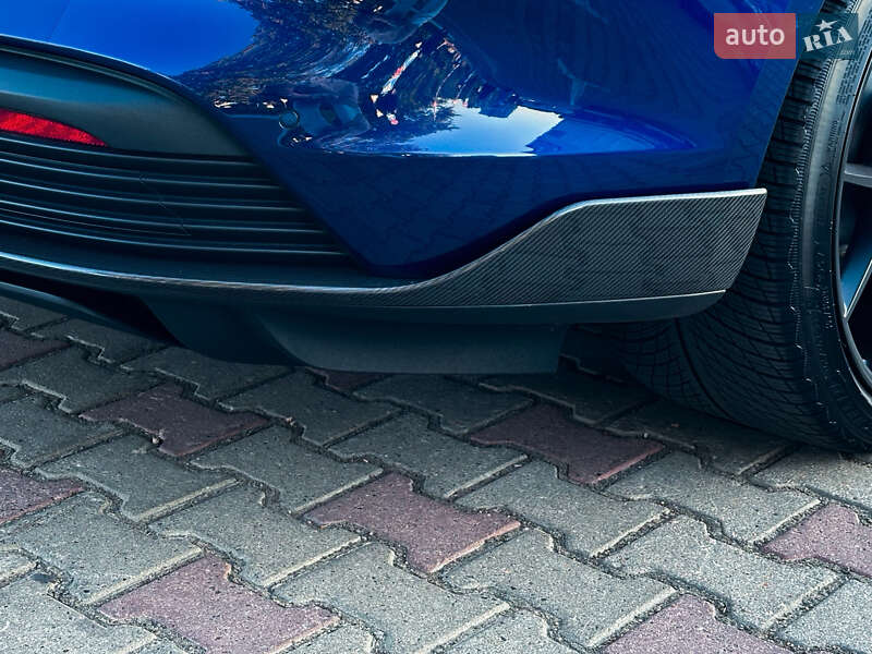Седан Porsche Taycan 2023 в Одесі