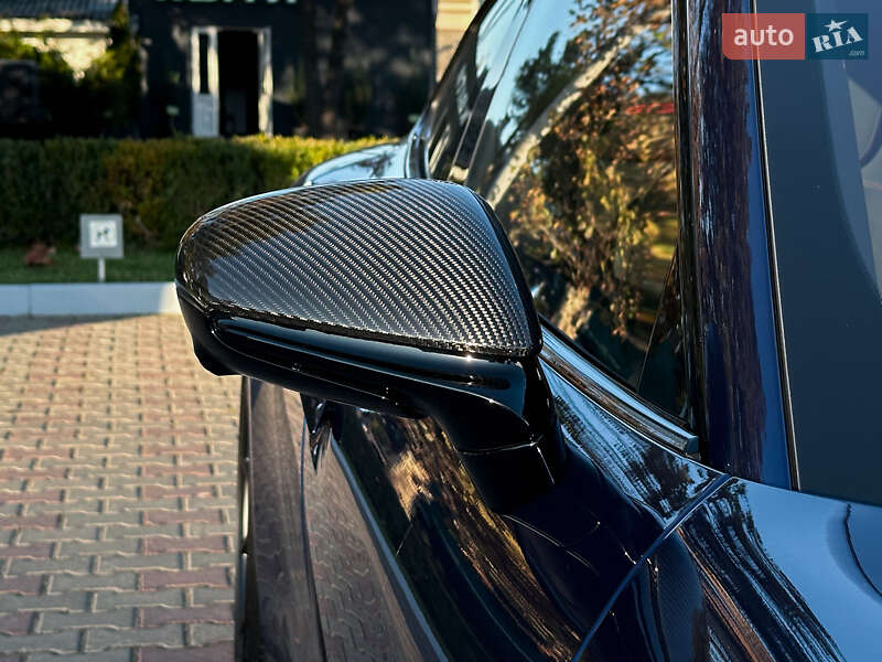 Седан Porsche Taycan 2023 в Одесі