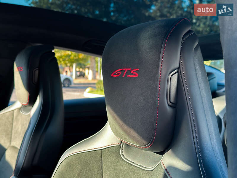Седан Porsche Taycan 2023 в Одесі