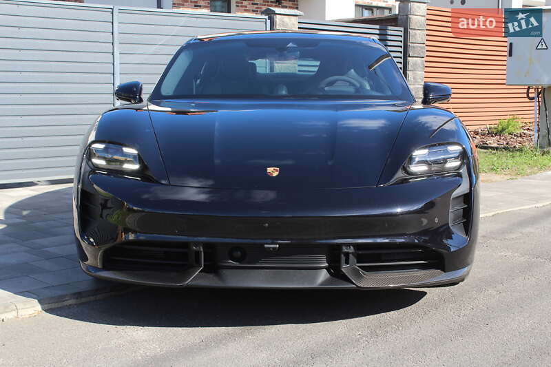 Седан Porsche Taycan 2022 в Киеве