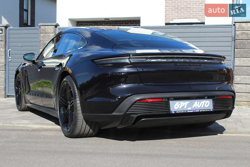 Седан Porsche Taycan 2022 в Киеве